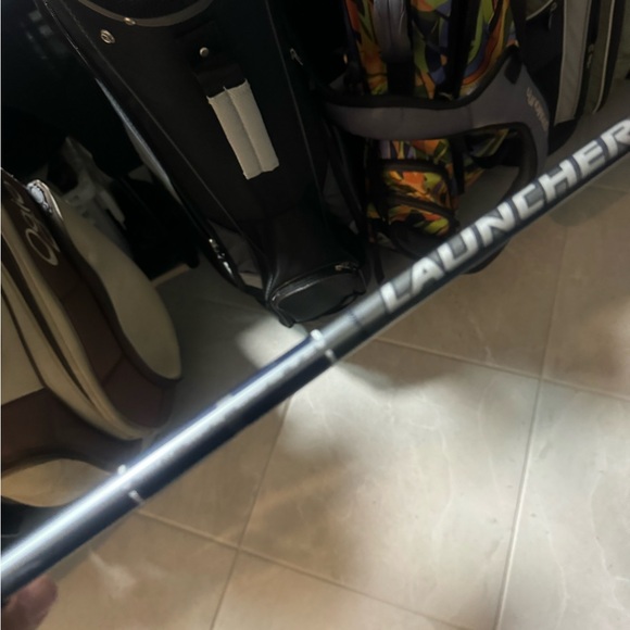 Cleveland Launcher ti460 driver 9.5 deg in rh
Graphite shaft in stiff flex
Used - Picture 3 of 7
